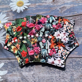 7 Pcs Reusable Waterproof Menstrual Pads Sets Including 1Pc Mini Wet Bag and 6Pcs Regular Flow Menstrual Pads Mama Cloth Sanitary Napkins