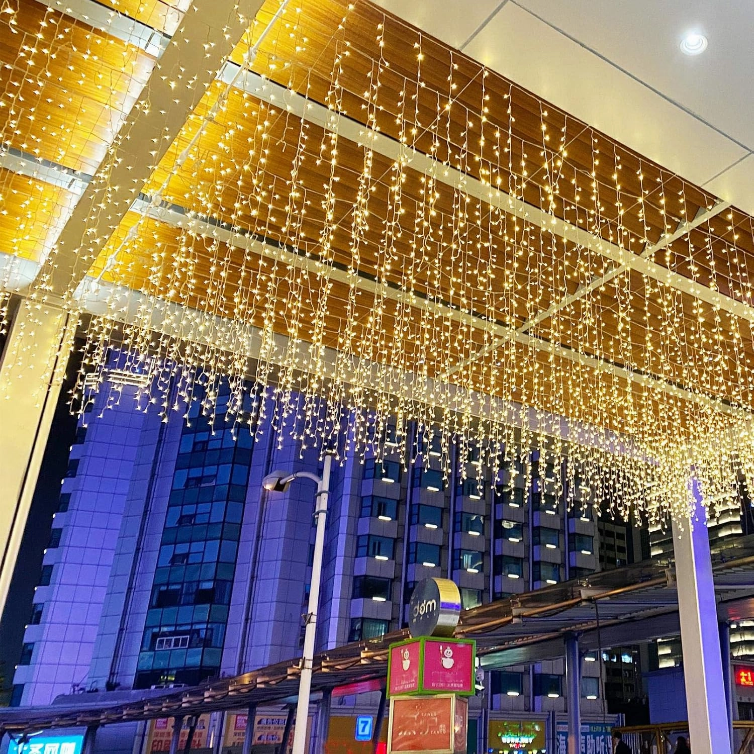 LED Icicle Lights, 96 LEDs 13FT 8 Modes Window Curtain Extendable Fairy Christmas Ceiling Dangling Hanging Twinkle Memory Lights for Party Decorations Outdoor Indoor (Warm White, 4M)
