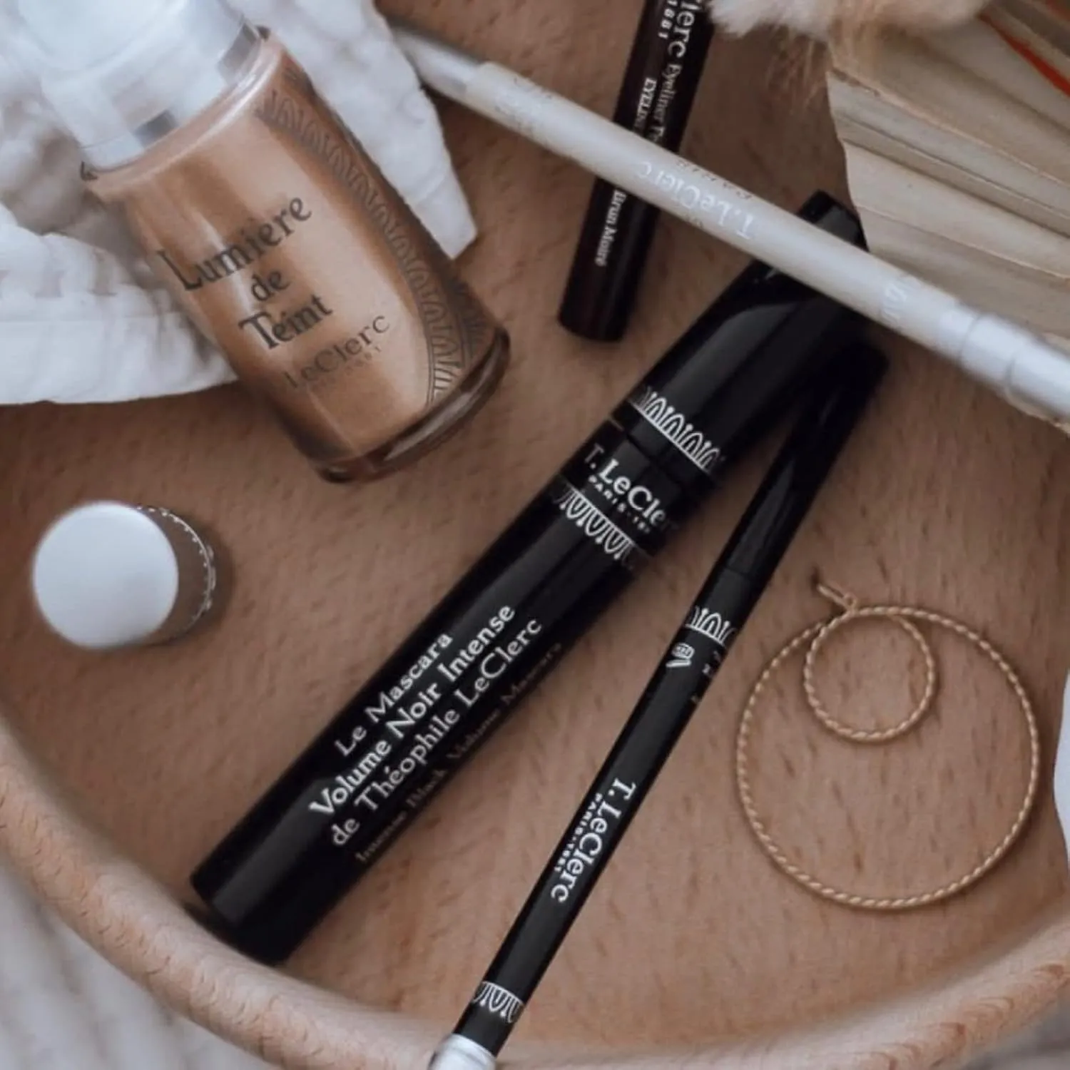 T. LeClerc Waterproof Eye Pencil - Creamy Contour Eyeliner for Water Line & Lash Line Precision Sharp Tip Long Lasting & Defining Easy to Color Smudge Proof Smokey Eye Makeup (Noir Parisien)