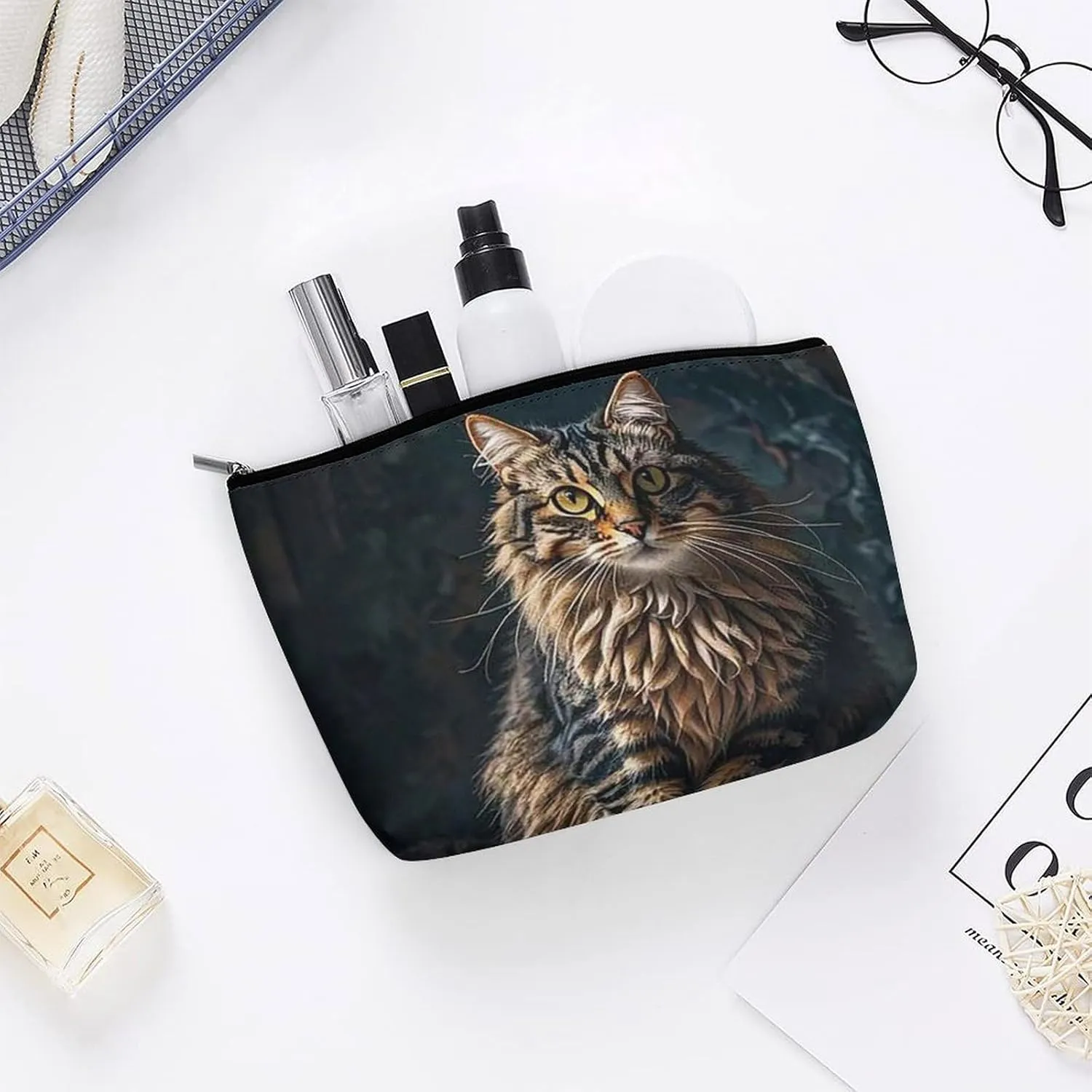 Toiletry Bag for Women Cute And Lovely Cat Cosmetic Bag Portable Capacity Travel Makeup Bags with Zipper Lightweight Cute Beauty Makeup Organizer for Traveling, Accessories, Essentials