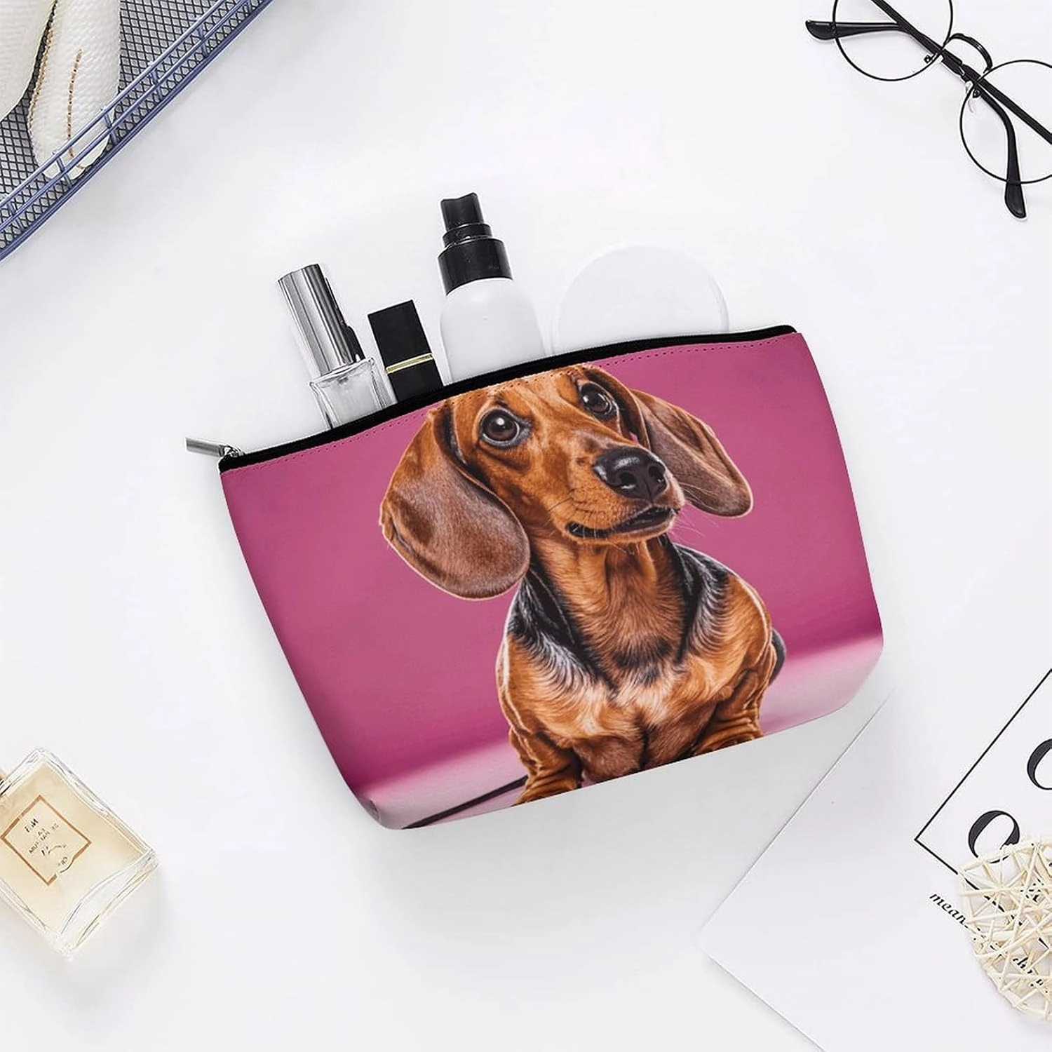 Toiletry Bag for Women Dachshund Weiner Dog Cosmetic Bag Portable Capacity Travel Makeup Bags with Zipper Lightweight Cute Beauty Makeup Organizer for Traveling, Accessories, Essentials
